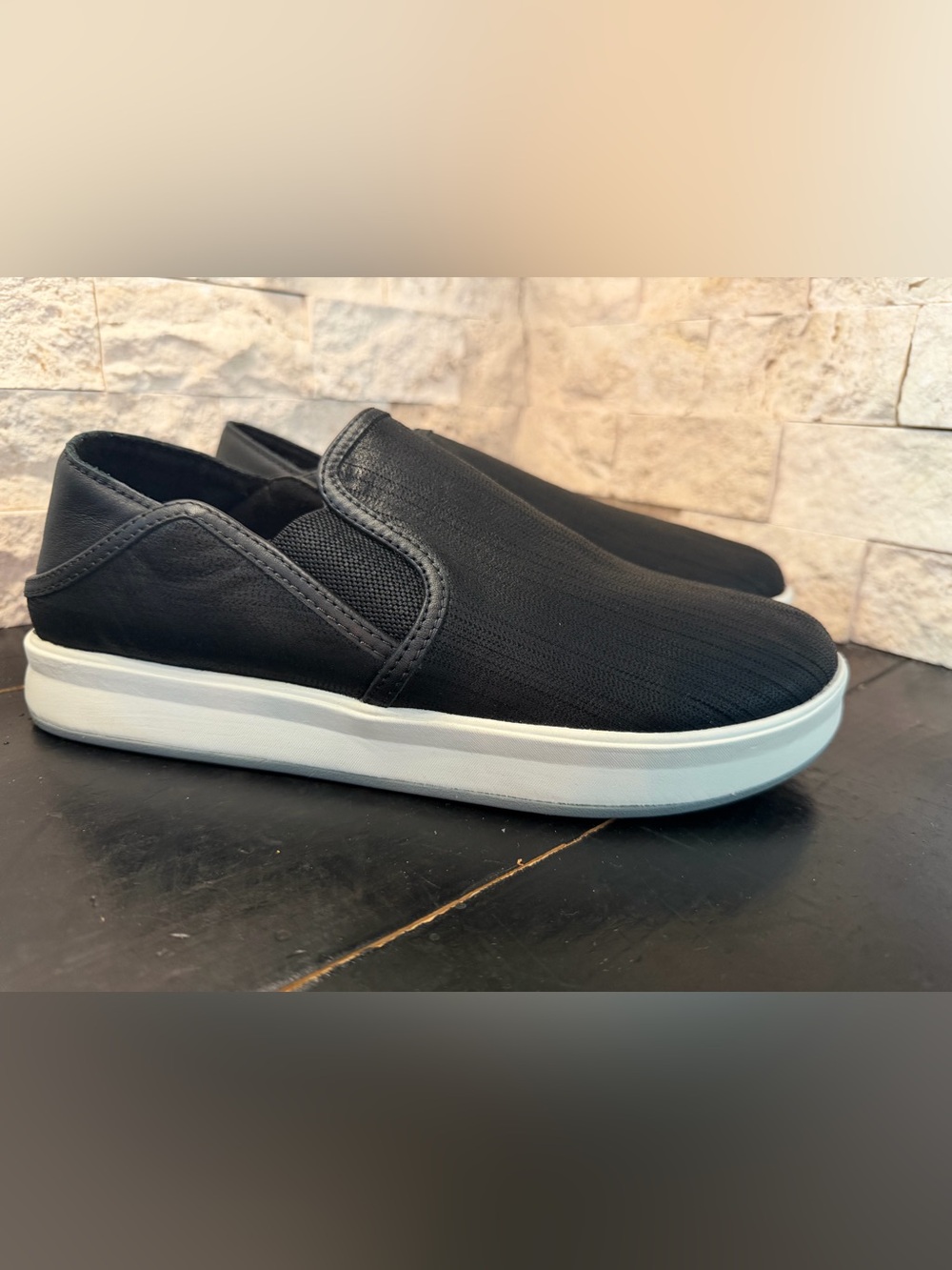 OluKai Ki'ihele Slip On Sneakers Walking Shoes Black Leather Loafers Sz 8 / 38